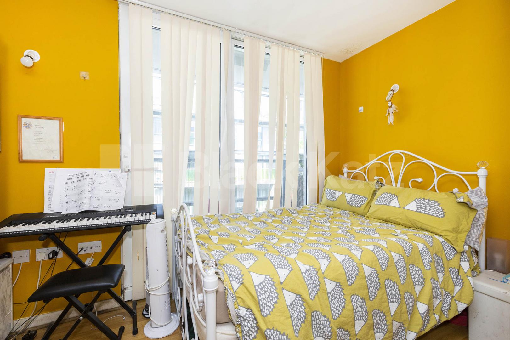 Located within a new development is this large studio with Balcony  New River Village, Crouch End / Hornsey